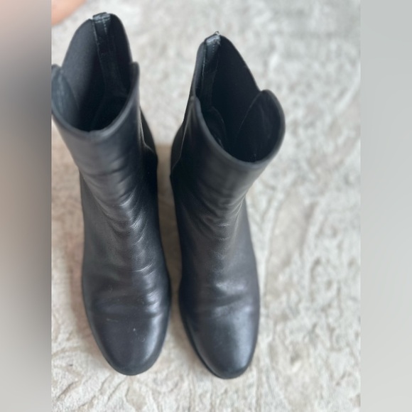 Stuart Weitzman Easy On Reserve Black Leather Chelsea Boots – Size 6 - Picture 4 of 8